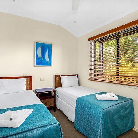 Tin Can Bay Marina Villas Екстер'єр фото